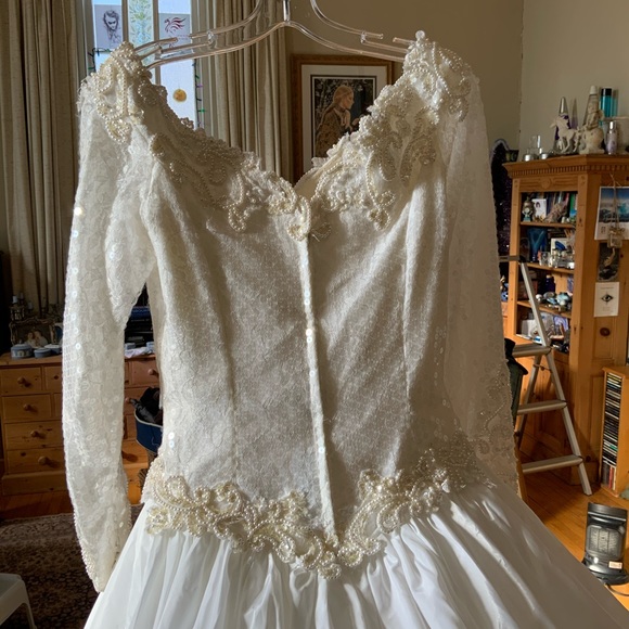 Wedding Dress - Picture 3 of 8